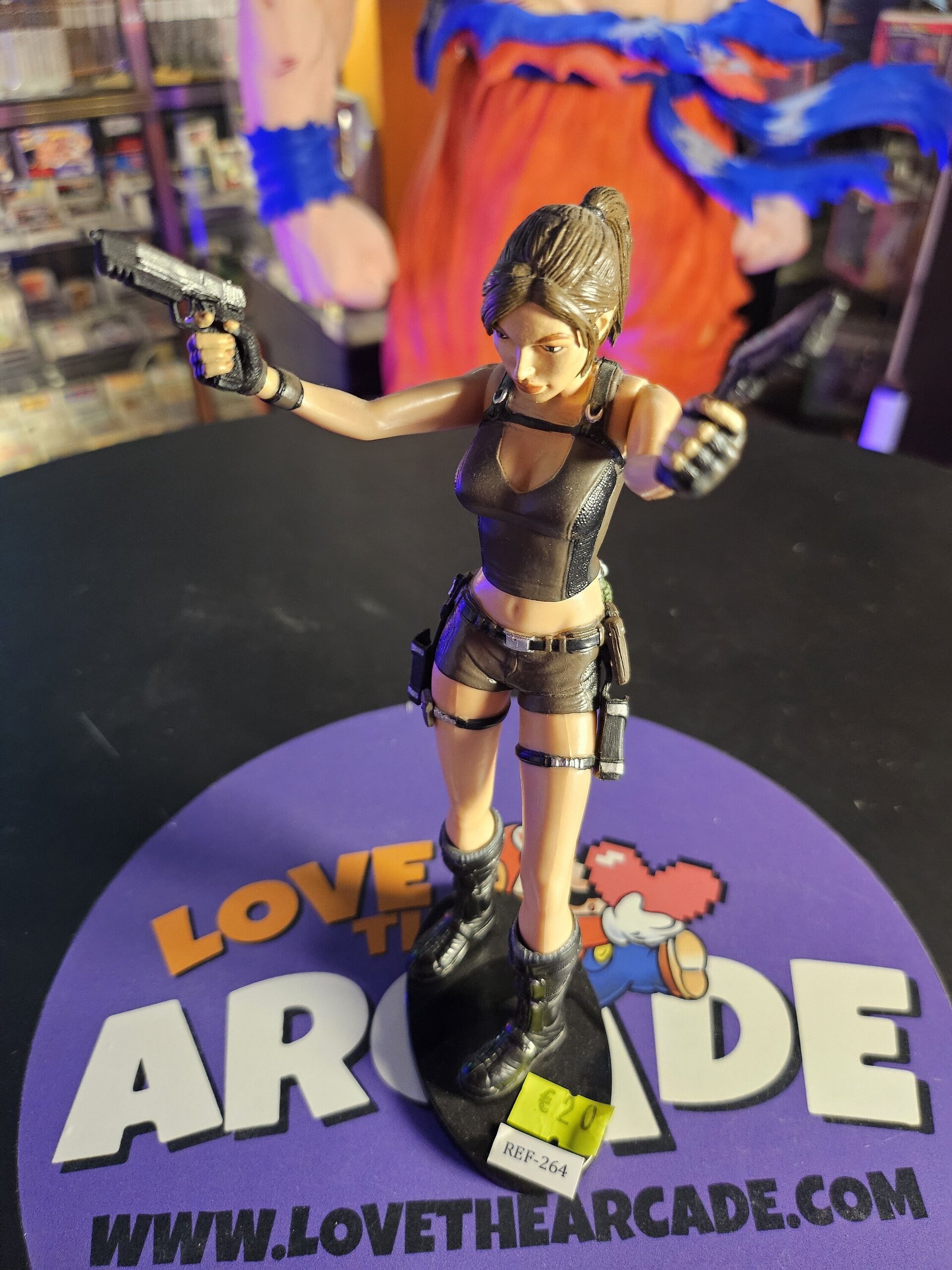 FIGURA DE TOMB RAIDER - 1