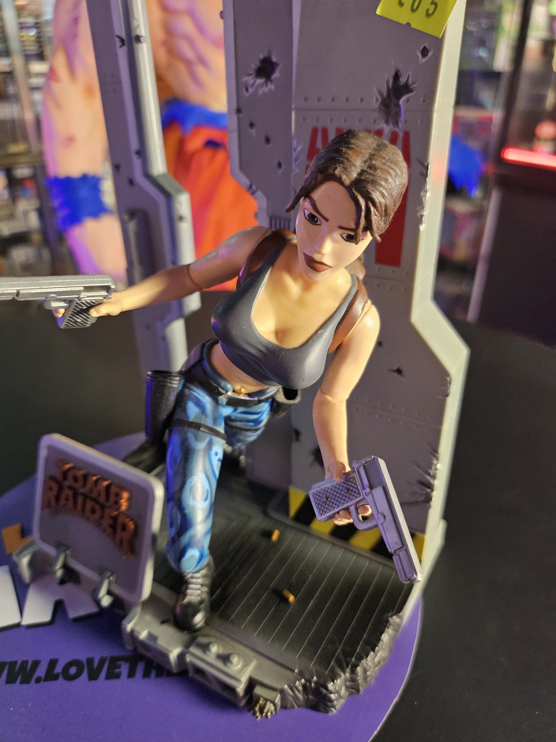 FIGURA DE TOMB RAIDER AREA 51 - 5
