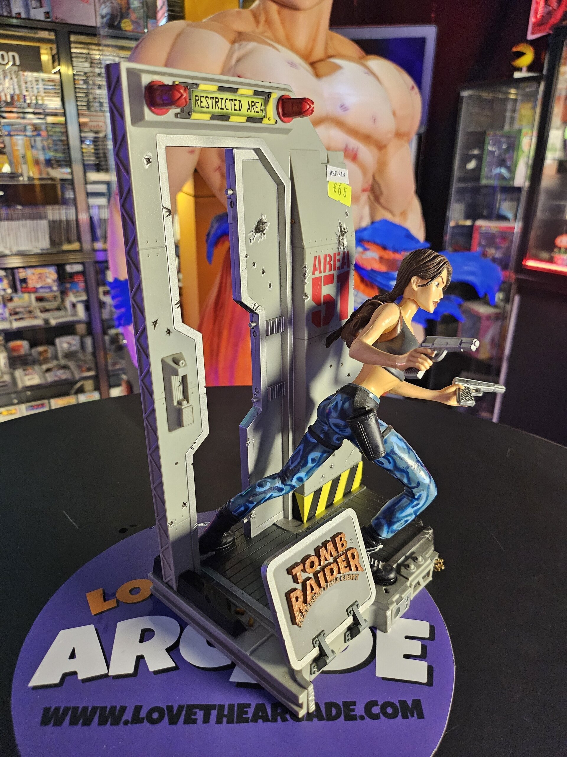FIGURA DE TOMB RAIDER AREA 51 - 2