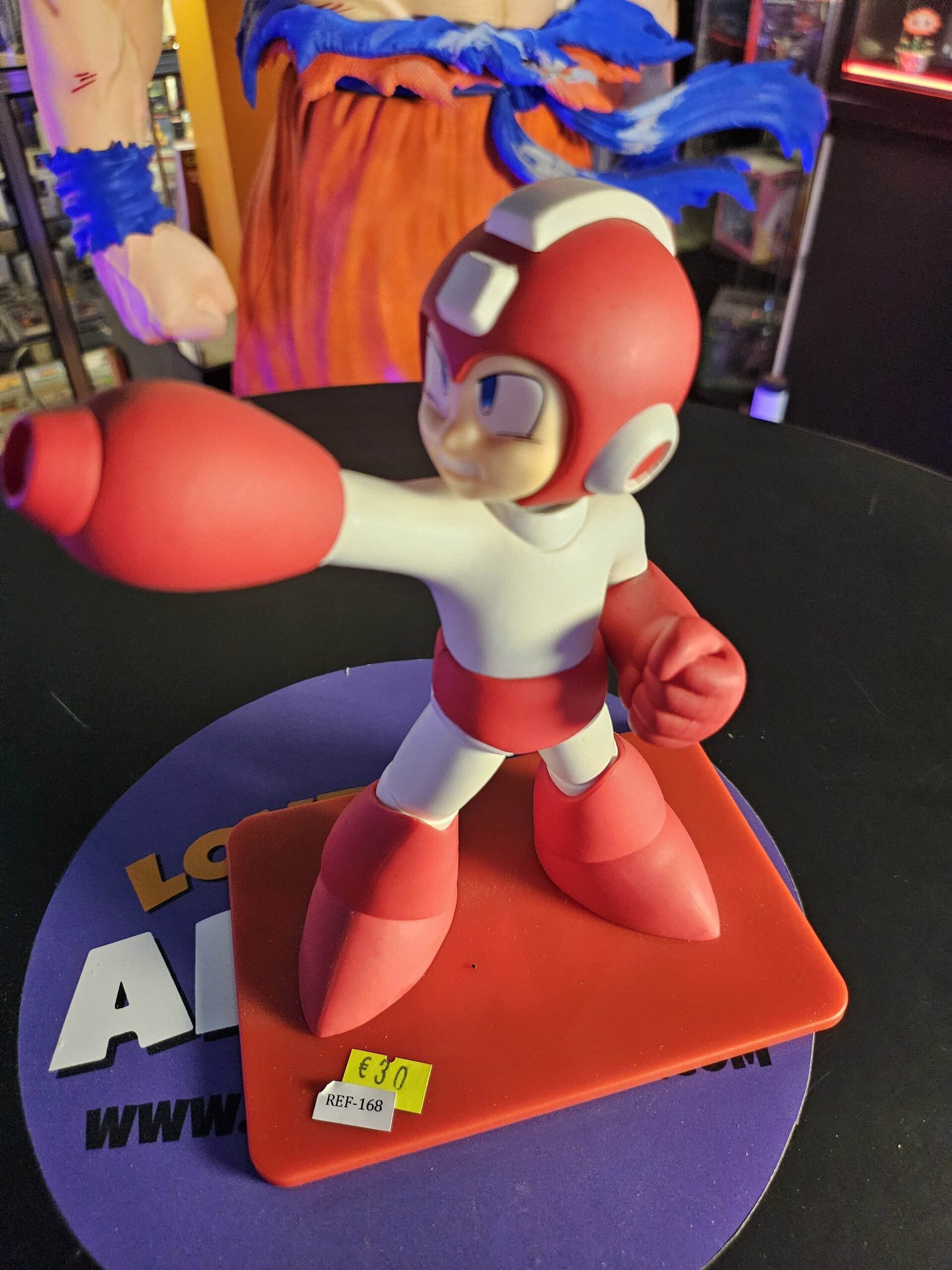 FIGURA MEGAMAN ROJO - 1