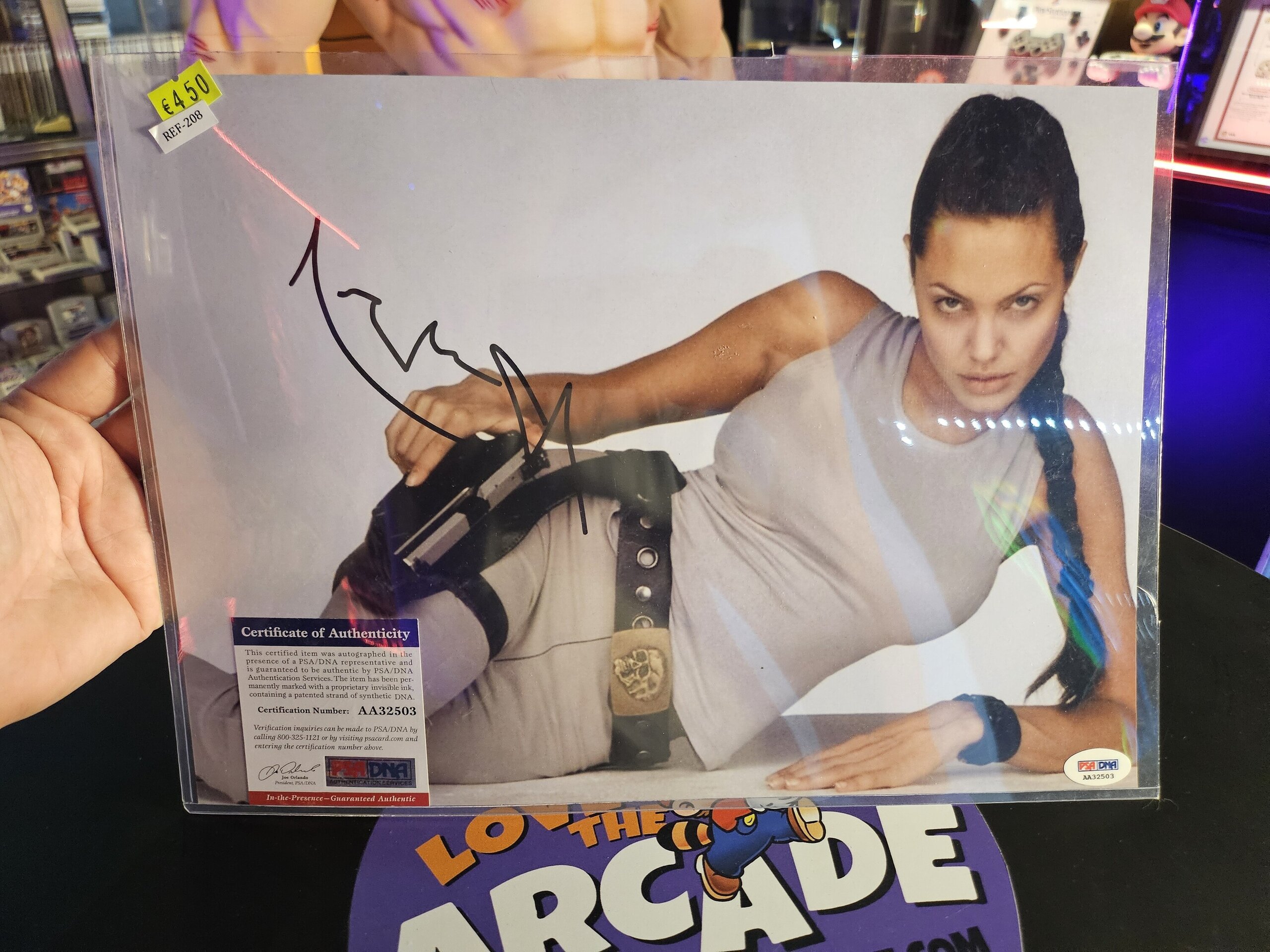 AUTOGRAFO DE ANGELINA JOLIE (FOTOGRAFIA DE LARA CROFT) CERTIFICADO PSA - 1