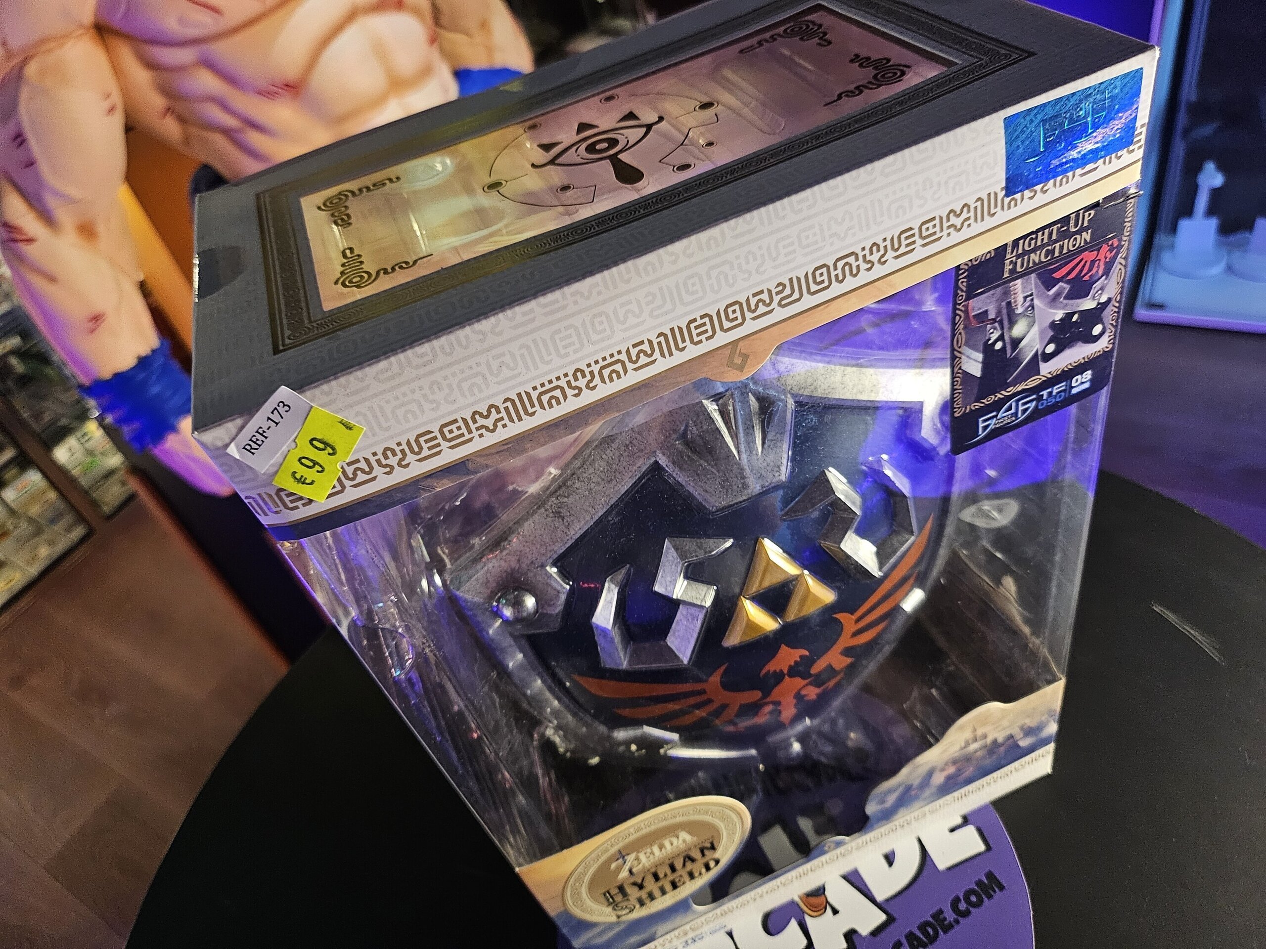 FIGURA ZELDA HYLIAN SHIELD - 5
