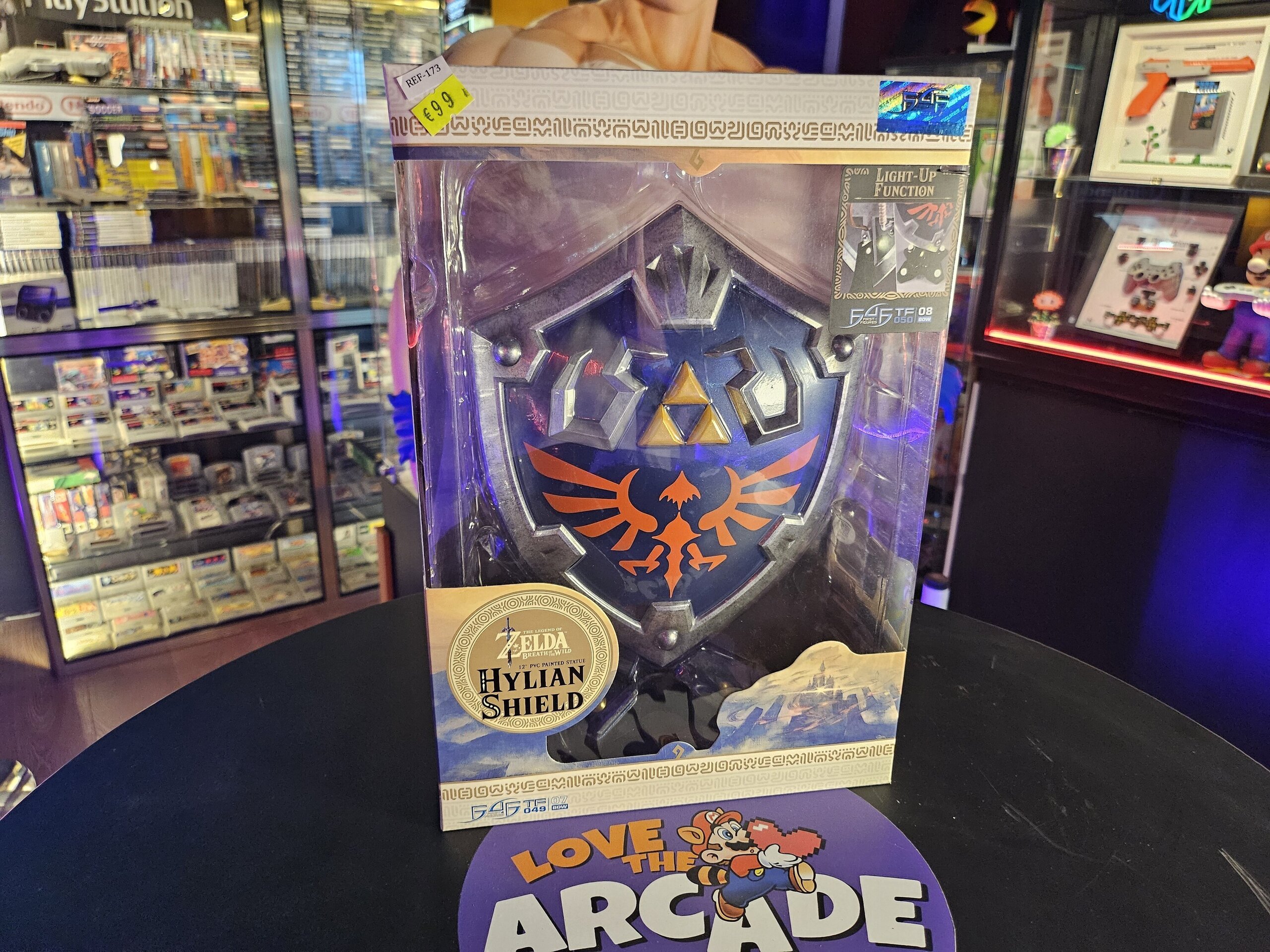 FIGURA ZELDA HYLIAN SHIELD - 1