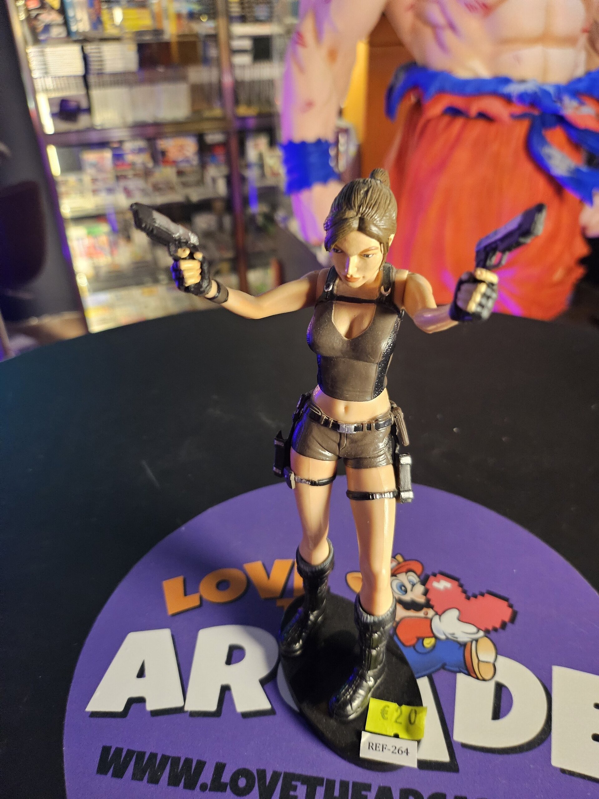 FIGURA DE TOMB RAIDER - 5
