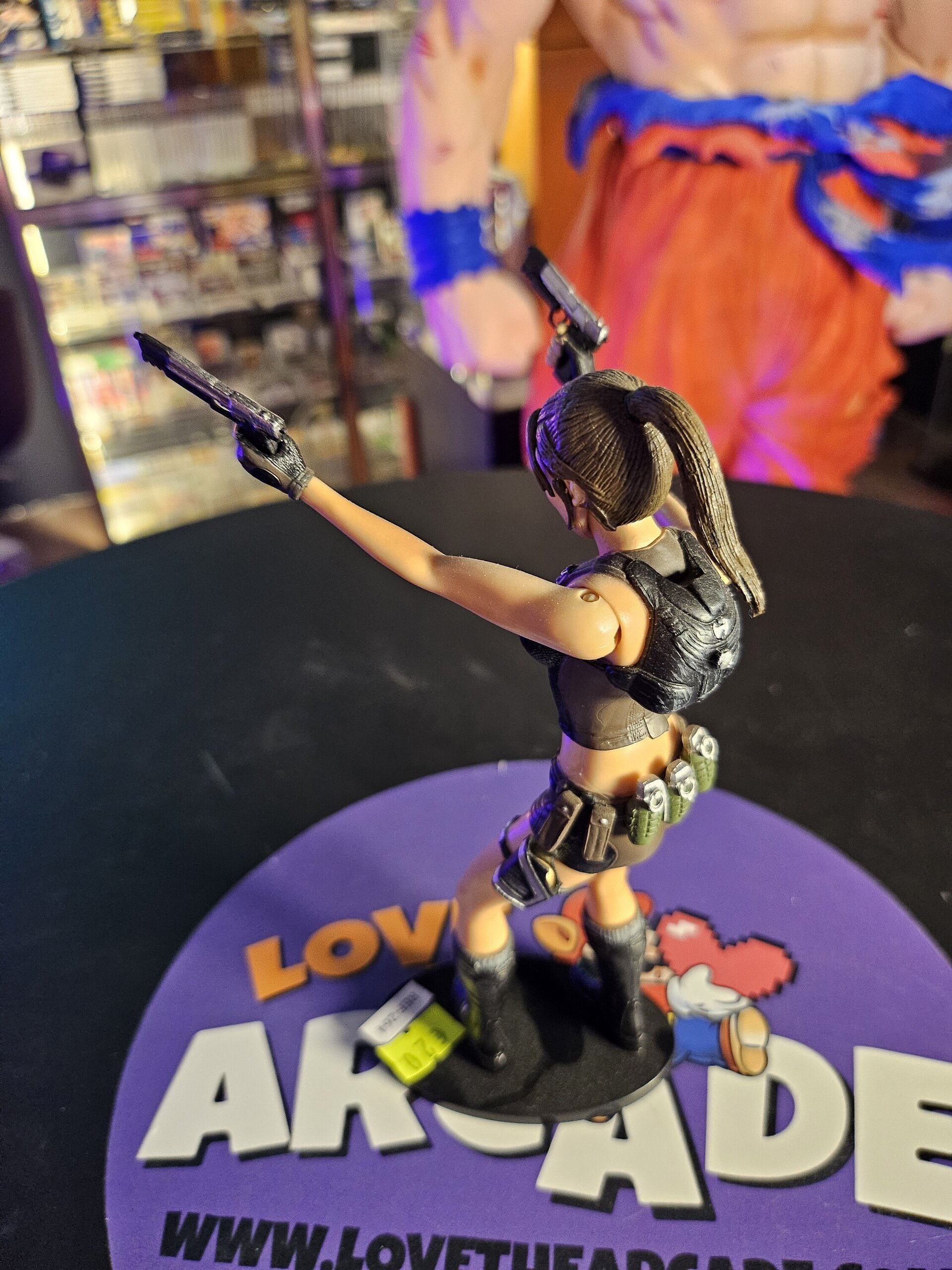 FIGURA DE TOMB RAIDER - 2