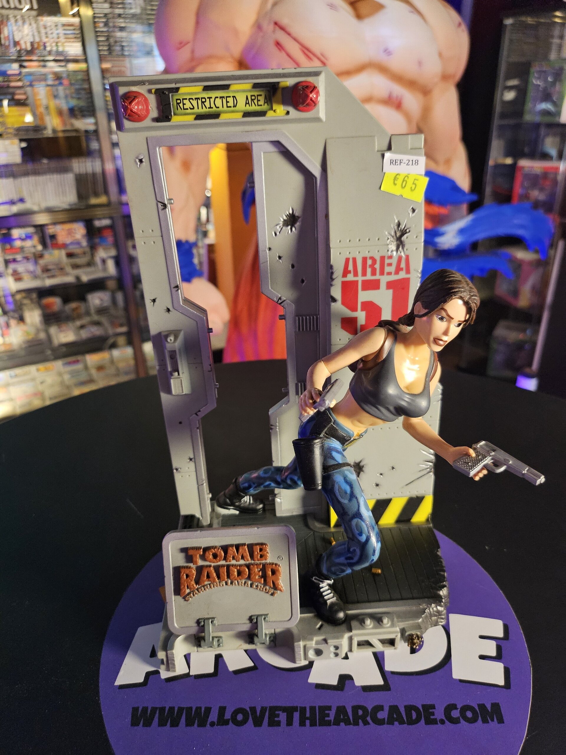 FIGURA DE TOMB RAIDER AREA 51 - 1