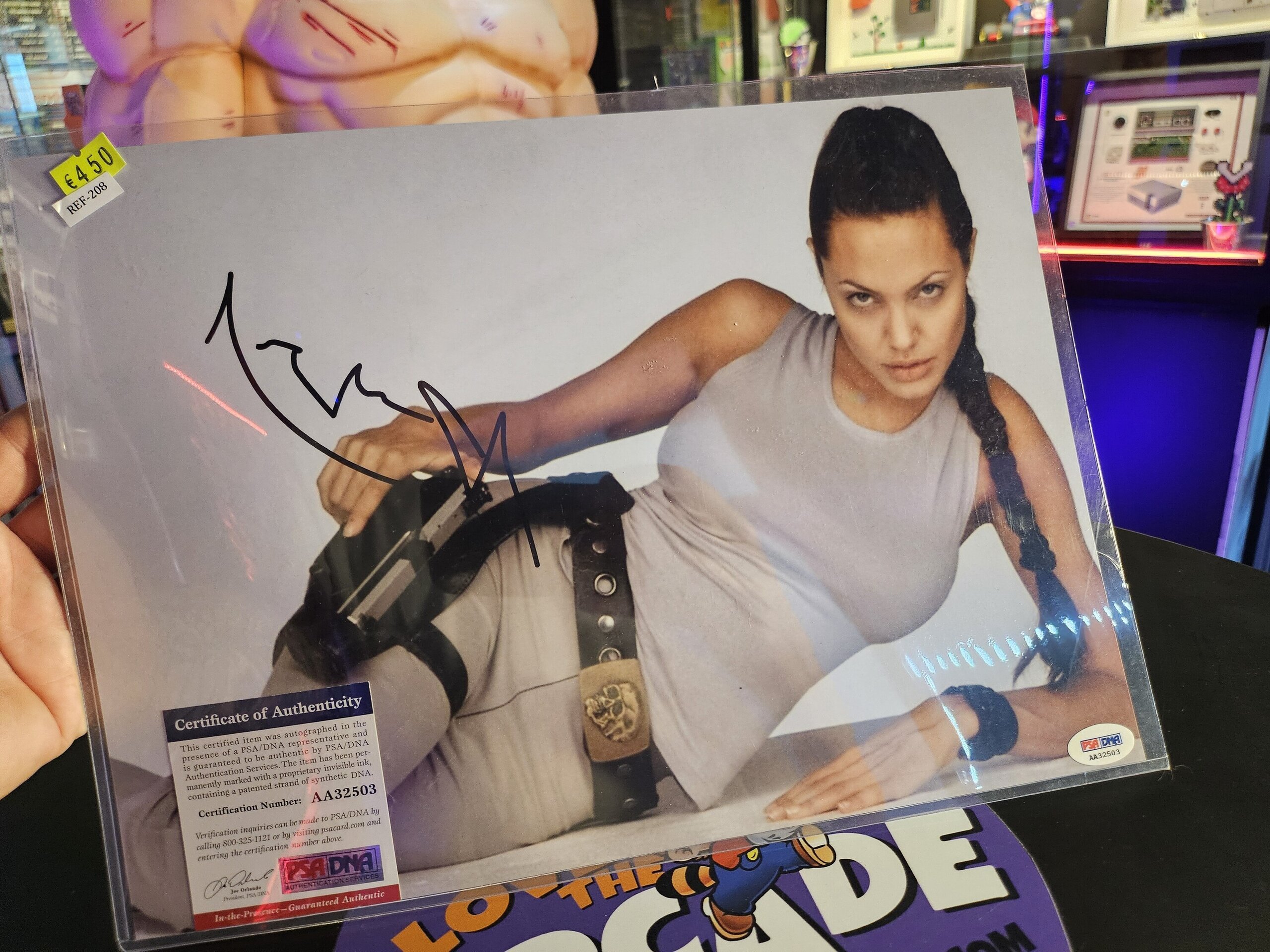AUTOGRAFO DE ANGELINA JOLIE (FOTOGRAFIA DE LARA CROFT) CERTIFICADO PSA - 8