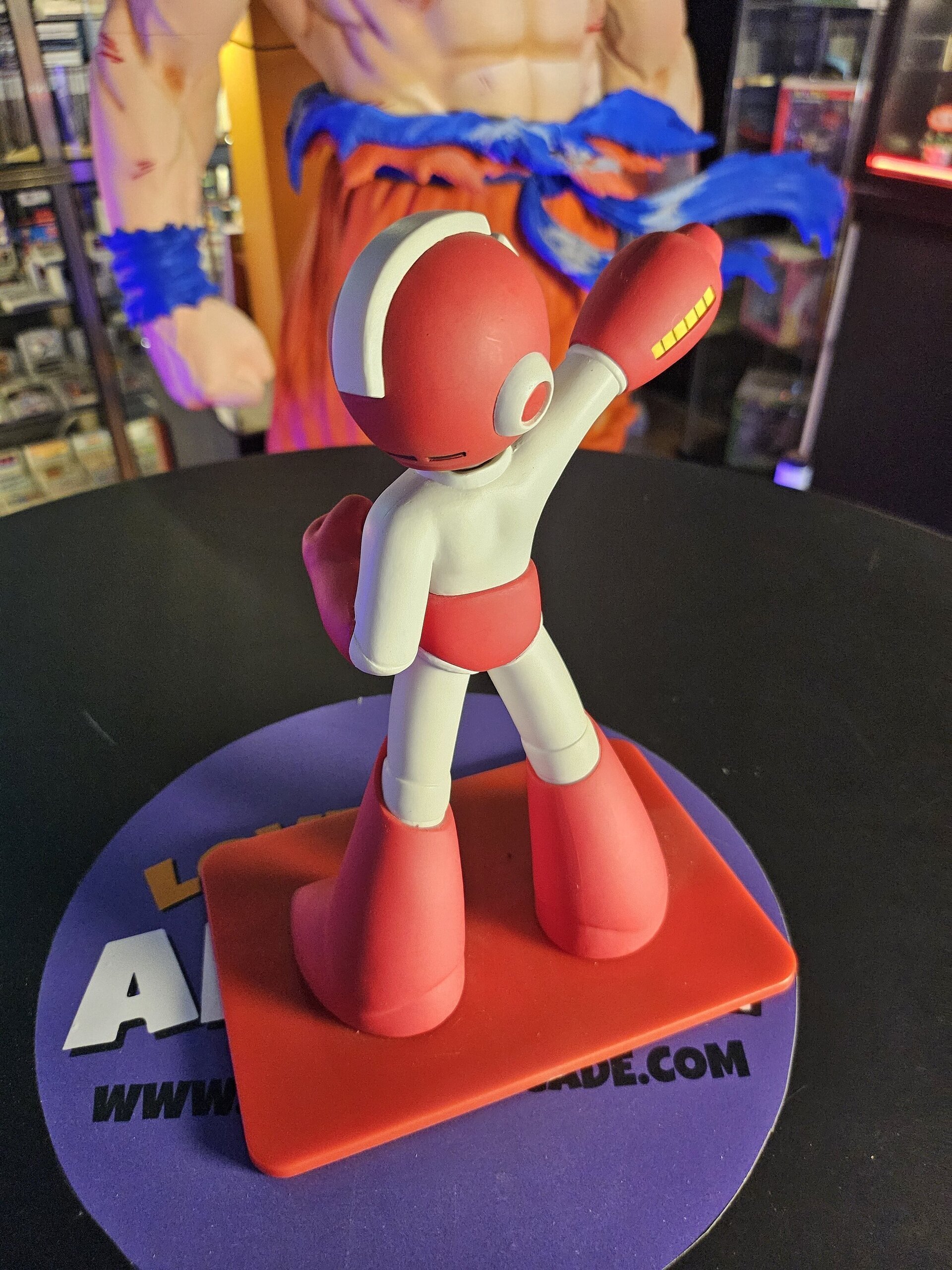 FIGURA MEGAMAN ROJO - 2