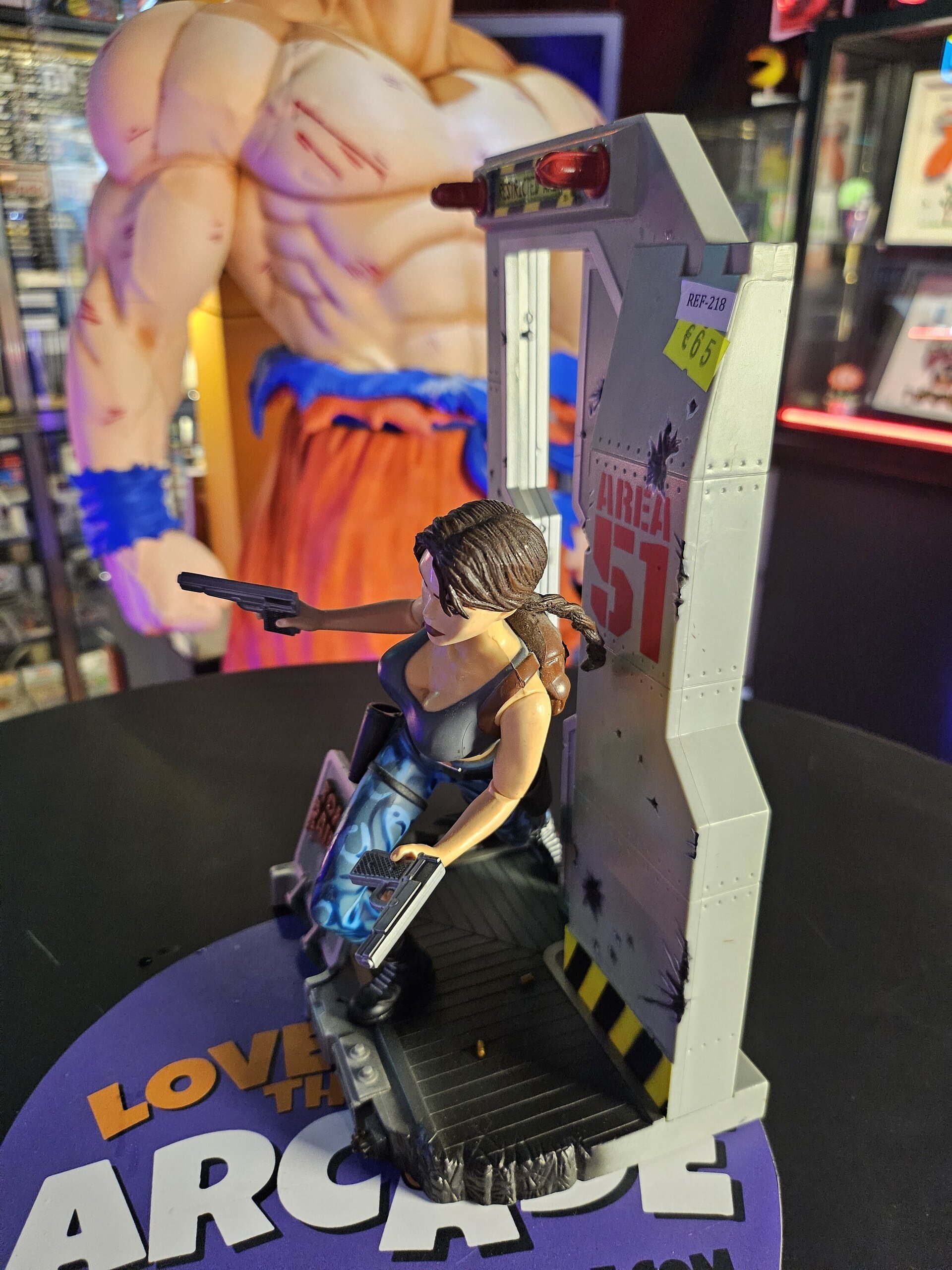 FIGURA DE TOMB RAIDER AREA 51 - 4