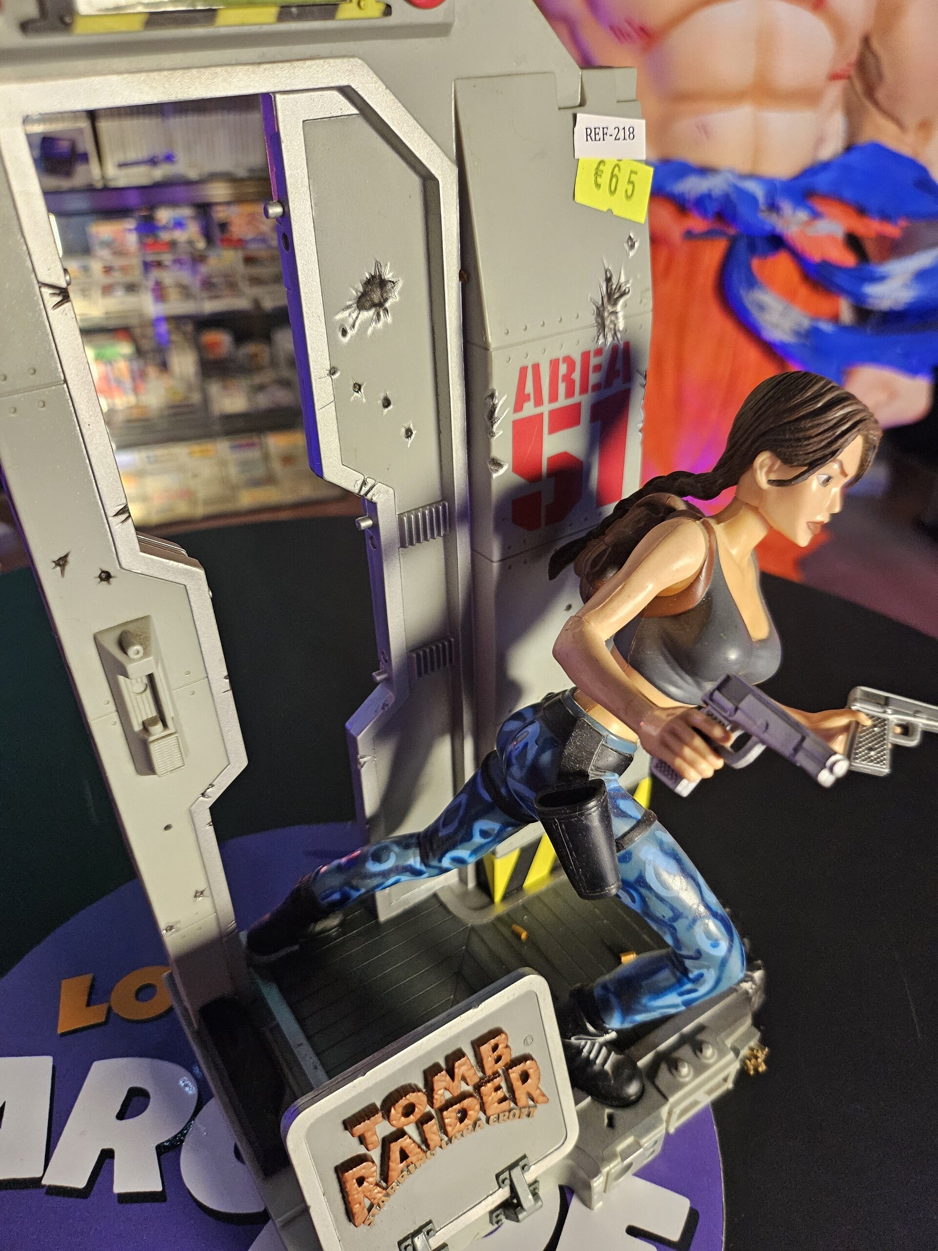 FIGURA DE TOMB RAIDER AREA 51 - 3