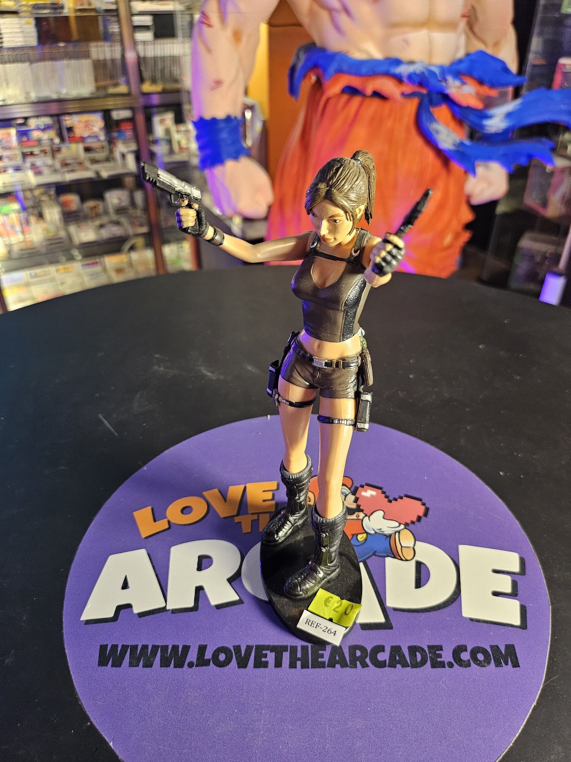 FIGURA DE TOMB RAIDER - 6